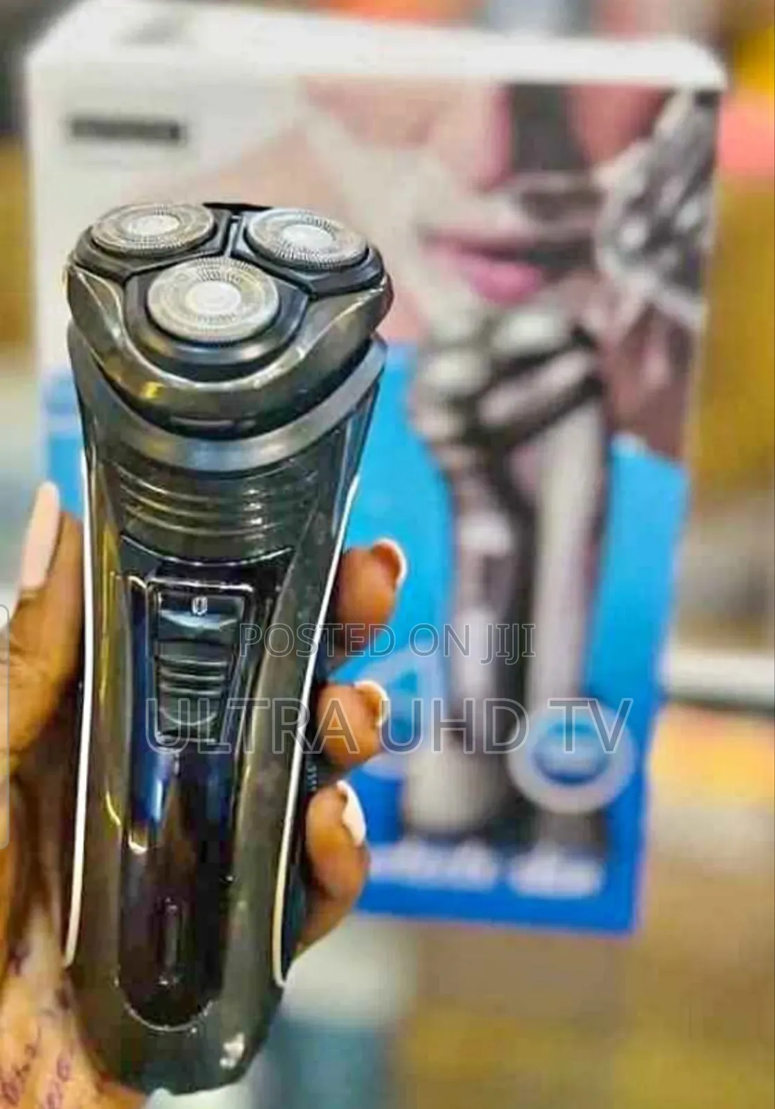 Philips Aquatouch Electric Shaver Designed for Comfortable Wet