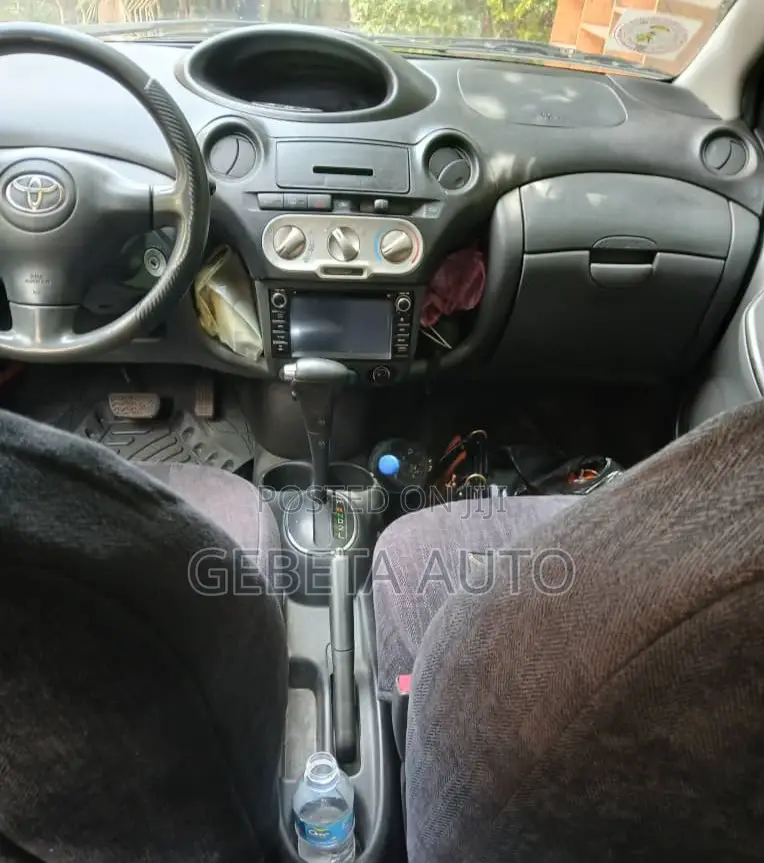 Toyota Vitz 2004