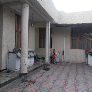 4bdrm House in East Shewa for sale