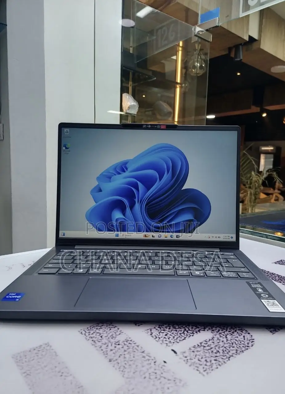 New Laptop Lenovo 300e 16GB Intel Core i5 SSD 512GB