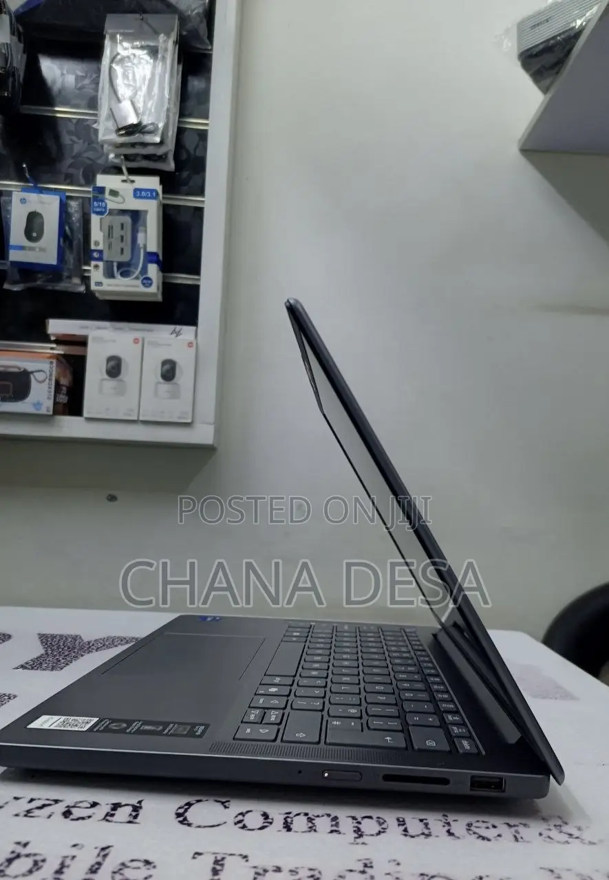 New Laptop Lenovo 300e 16GB Intel Core i5 SSD 512GB