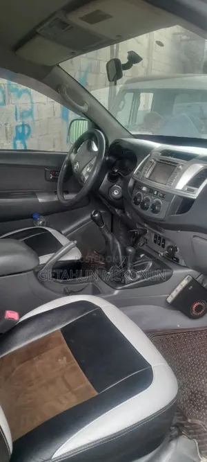 Toyota Hilux 2014 Black