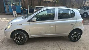Toyota Vitz 2004 Silver