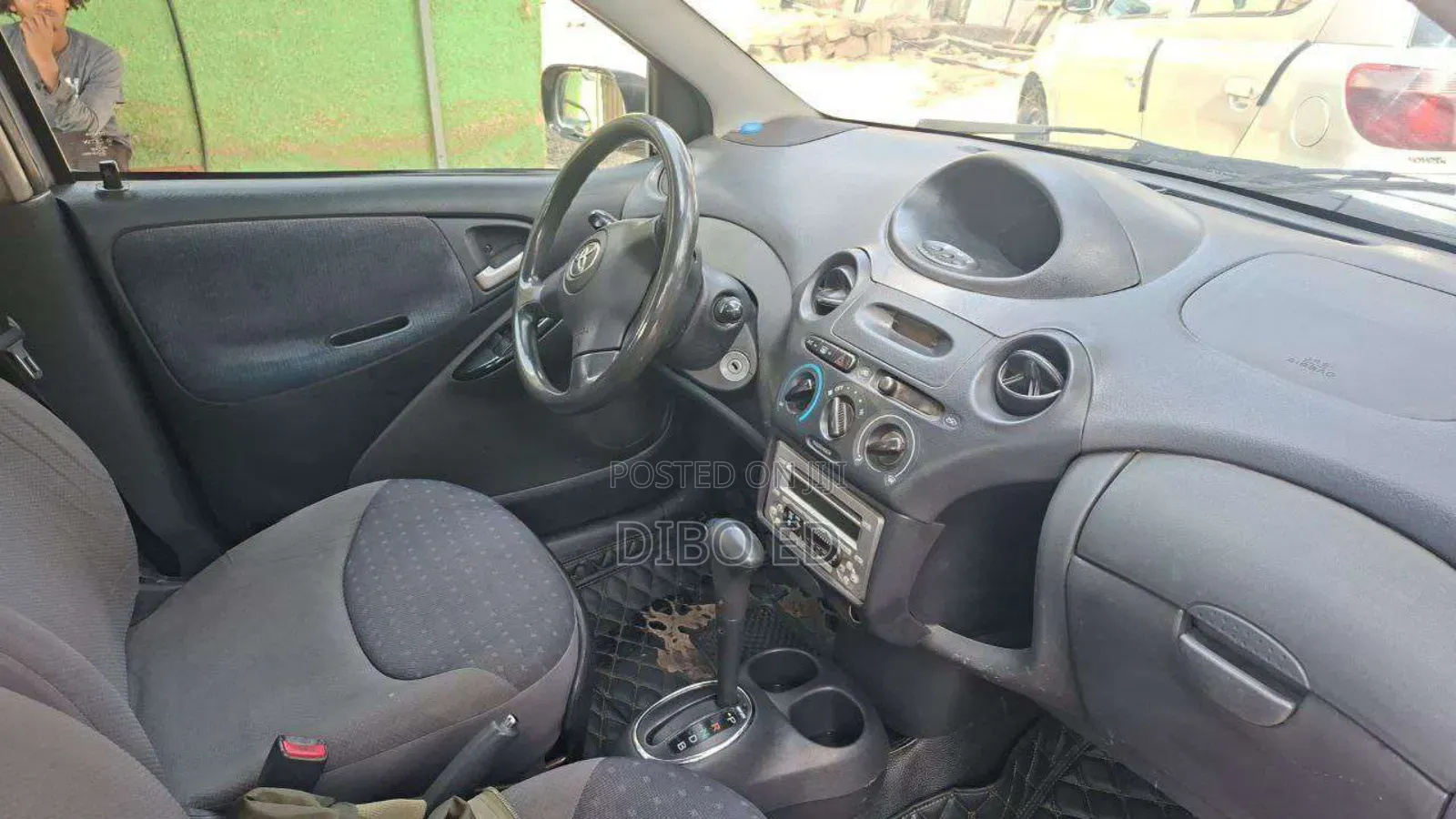 Toyota Vitz 2004 Silver