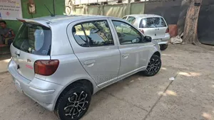 Toyota Vitz 2004 Silver