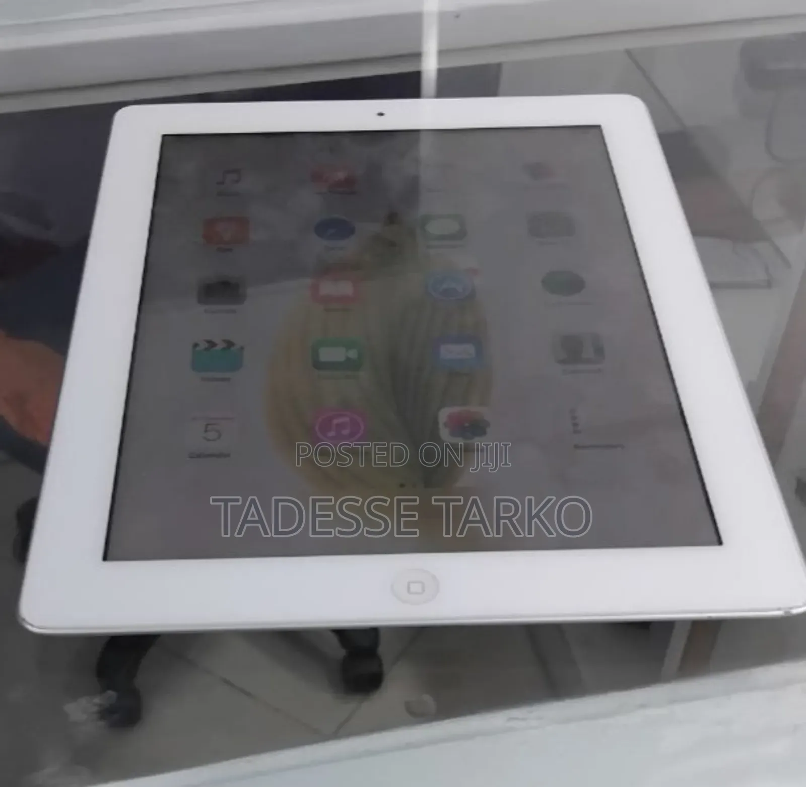 New Apple iPad 9.7 32 GB Silver