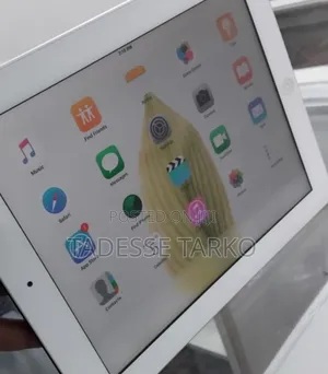 New Apple iPad 9.7 32 GB Silver