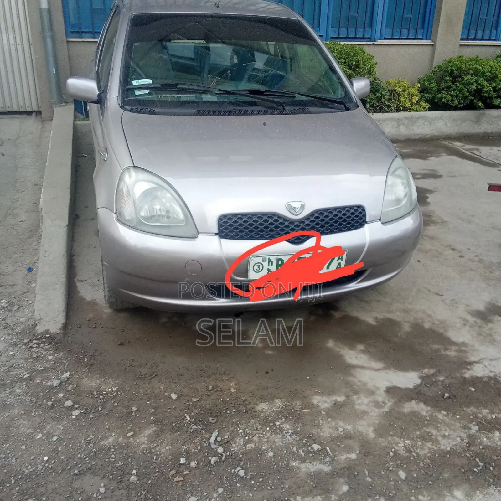 Toyota Vitz 2001 Silver