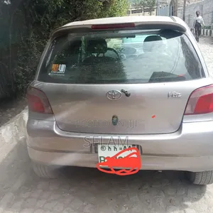 Toyota Vitz 2001 Silver