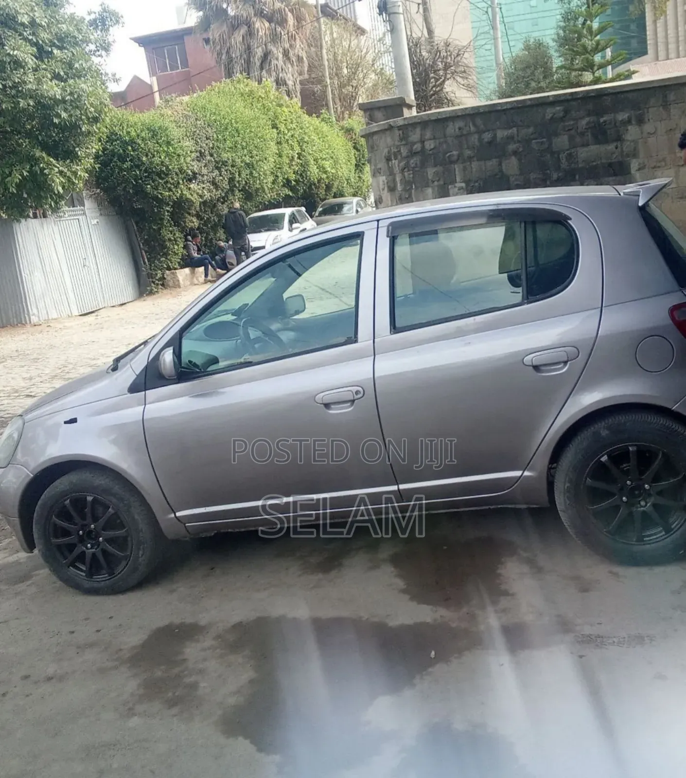 Toyota Vitz 2001 Silver