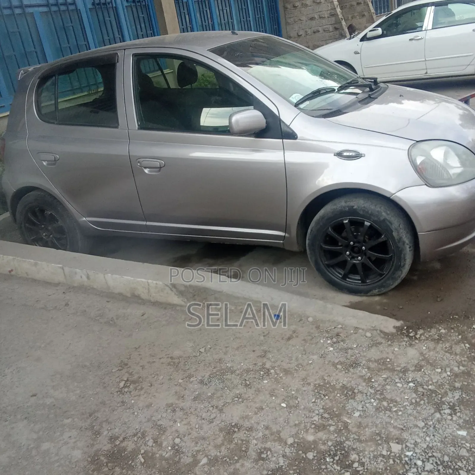 Toyota Vitz 2001 Silver