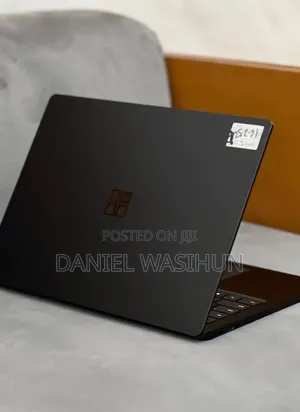 New Laptop Microsoft Surface 16GB Intel Core i7 SSD 512GB