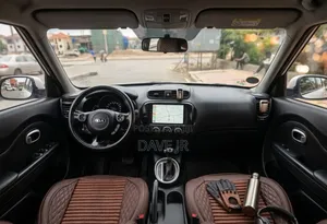 Kia Soul Base Hatchback 2017 Brown