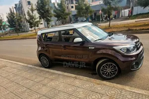 Kia Soul Base Hatchback 2017 Brown