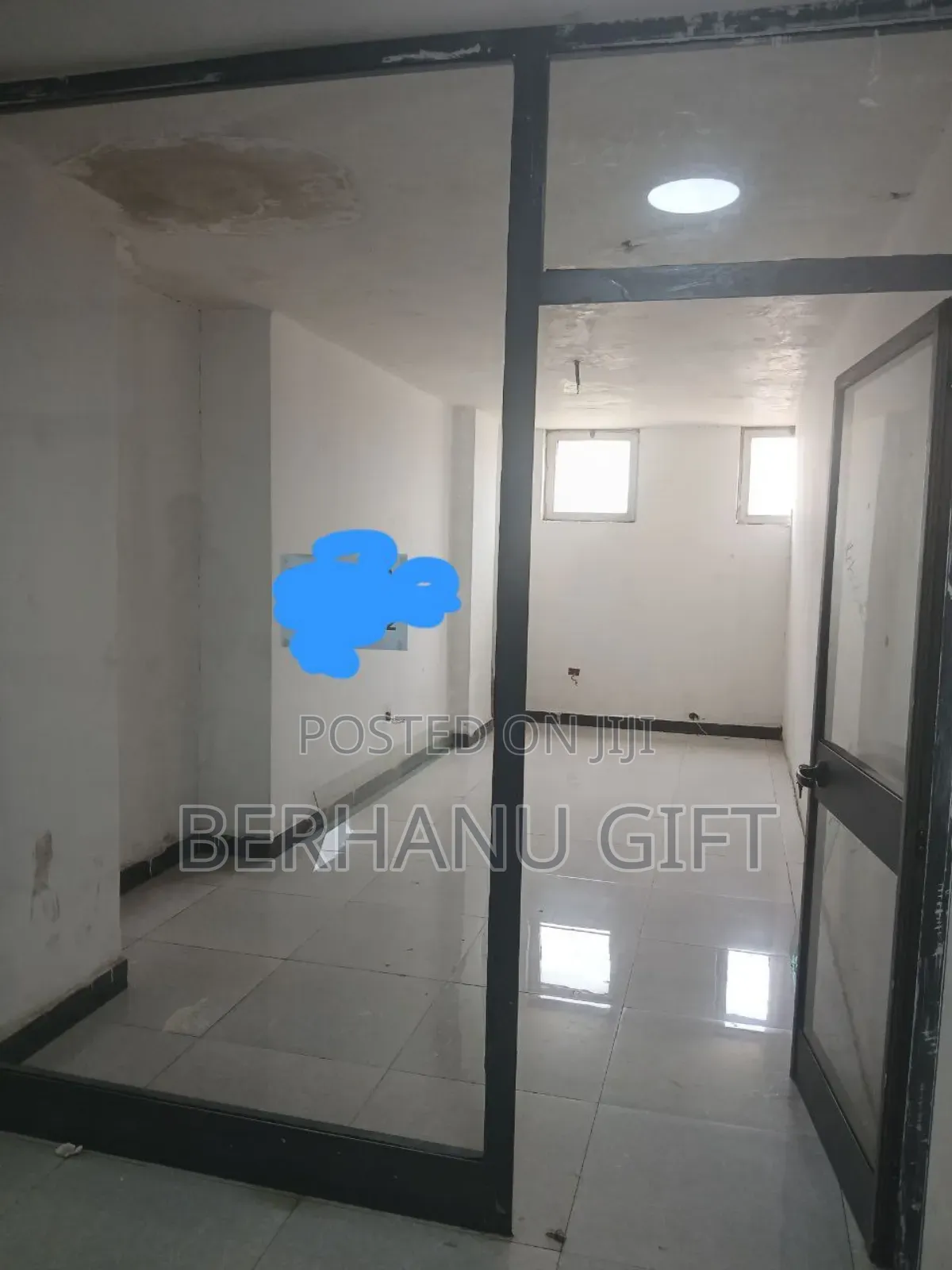 ሱቅ ኪራይ መገናኛ 25 ካሬ 1ኛ ፍሎር ለ ሱቅ እና ቢሮ 20,000 ብር