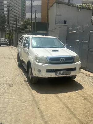 Toyota Hilux 2010 White