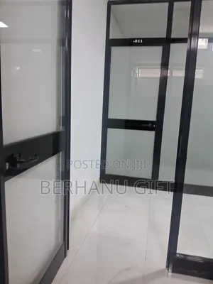 ሱቅ ኪራይ መገናኛ 25 ካሬ 1ኛ ፍሎር ለ ሱቅ እና ቢሮ 20,000 ብር