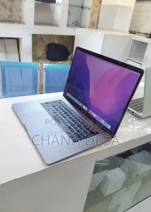 New Laptop Apple MacBook Pro 2017 16GB Intel Core i7 SSD 512GB