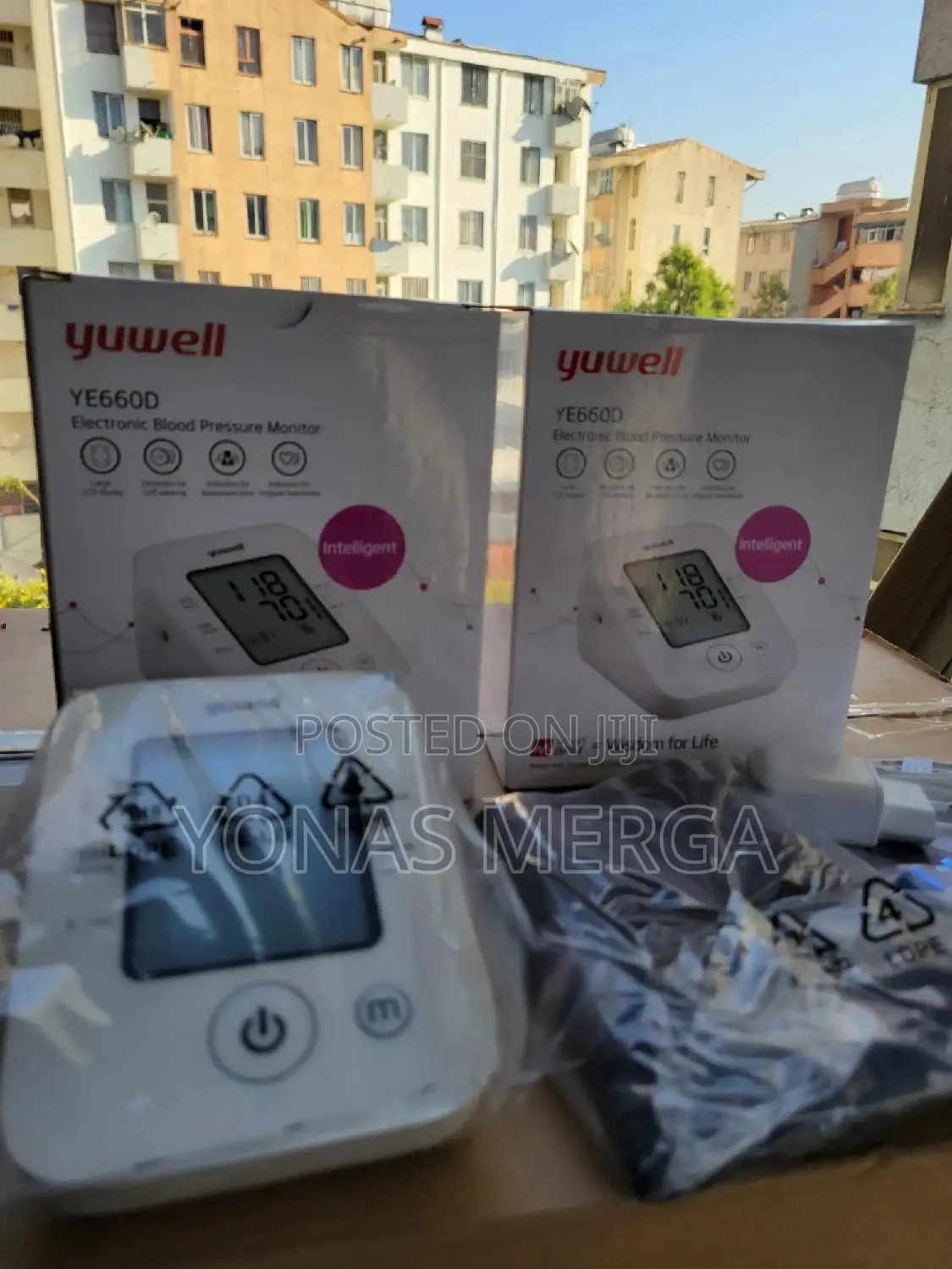 Blood Pressure Monitor曲品its Portable 20l X 15w X 15th Centimeters