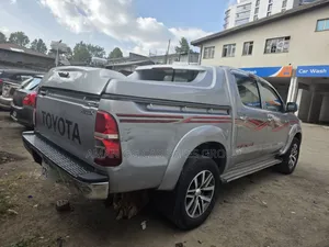 Toyota Hilux 2015 Silver