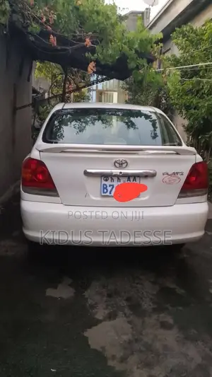 Toyota Platz 2005 White