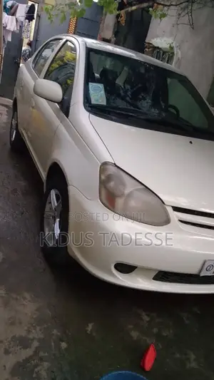 Toyota Platz 2005 White