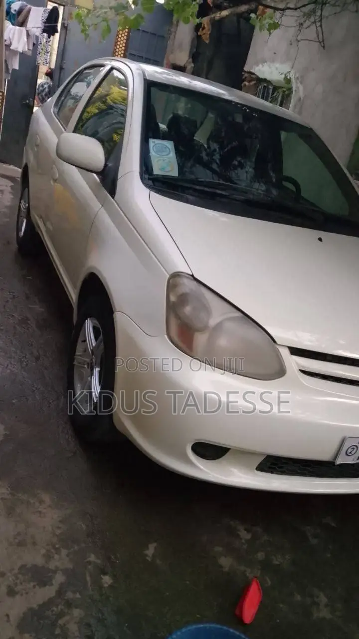 Toyota Platz 2005 White
