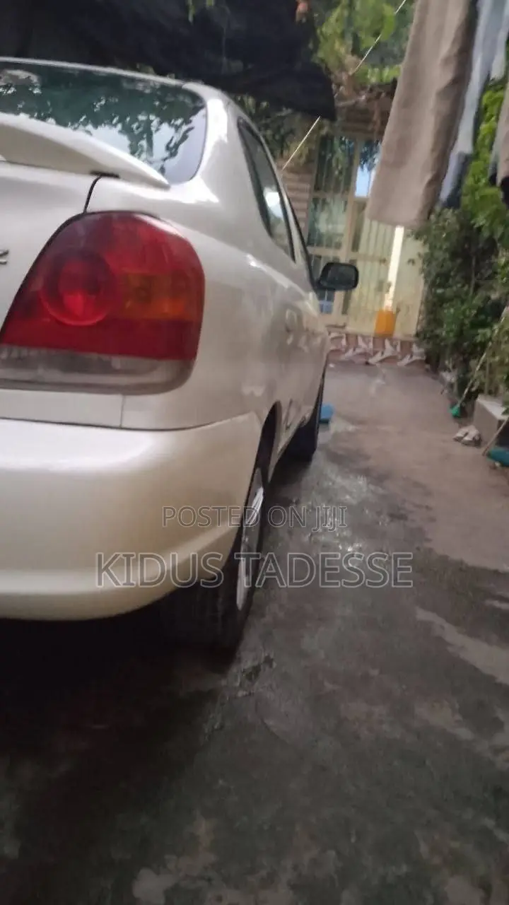 Toyota Platz 2005 White