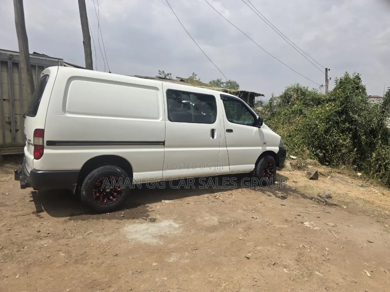 Toyota HiAce 2011 Yellow