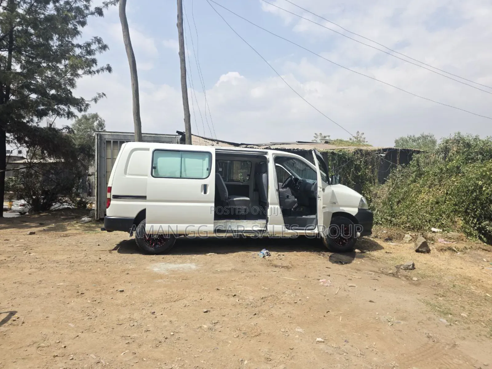 Toyota HiAce 2011 Yellow
