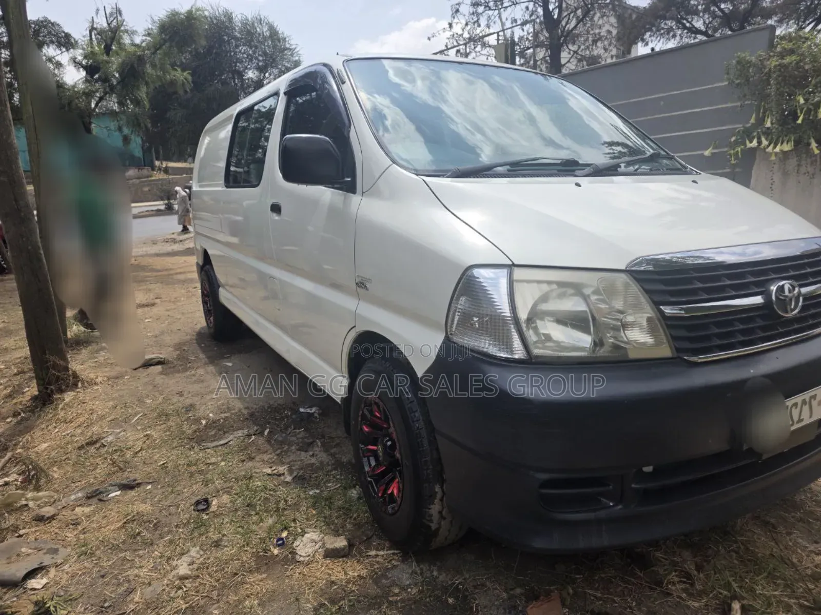 Toyota HiAce 2011 Yellow