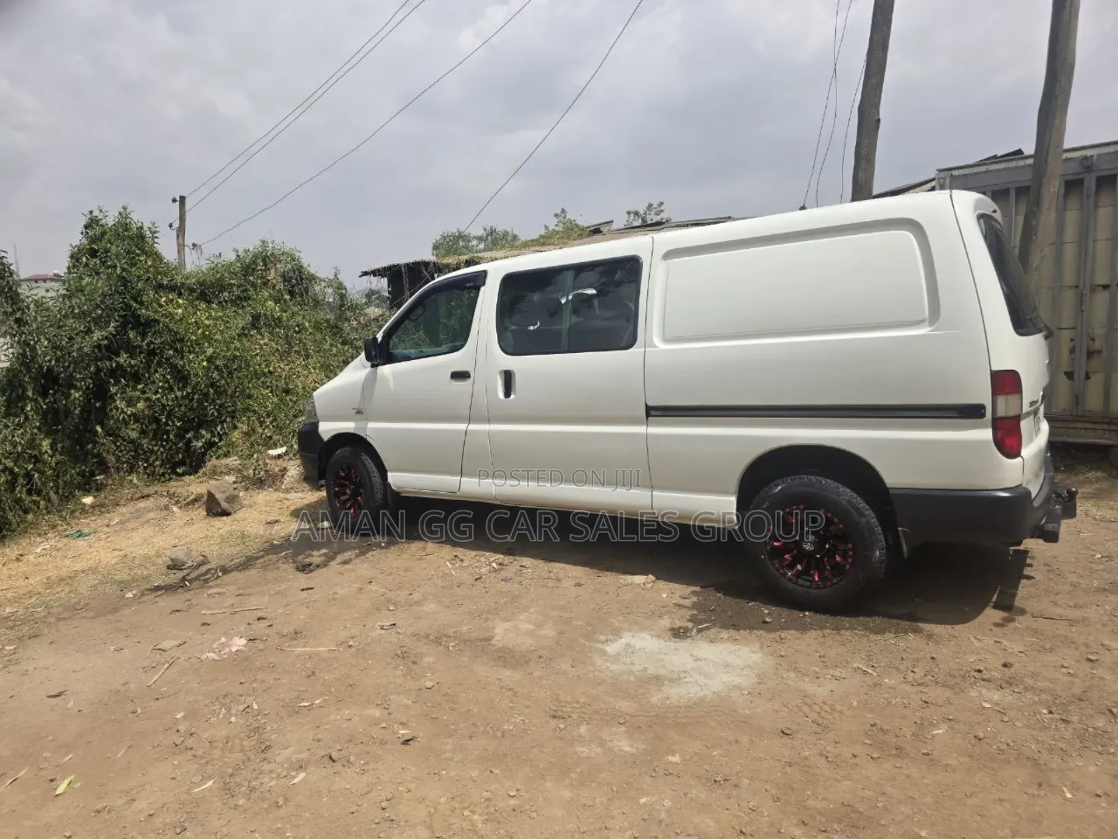 Toyota HiAce 2011 Yellow