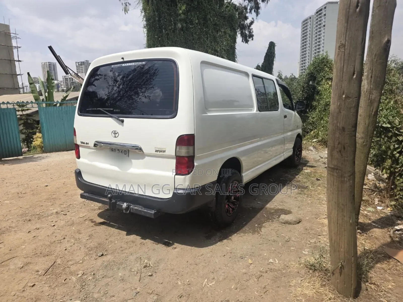 Toyota HiAce 2011 Yellow