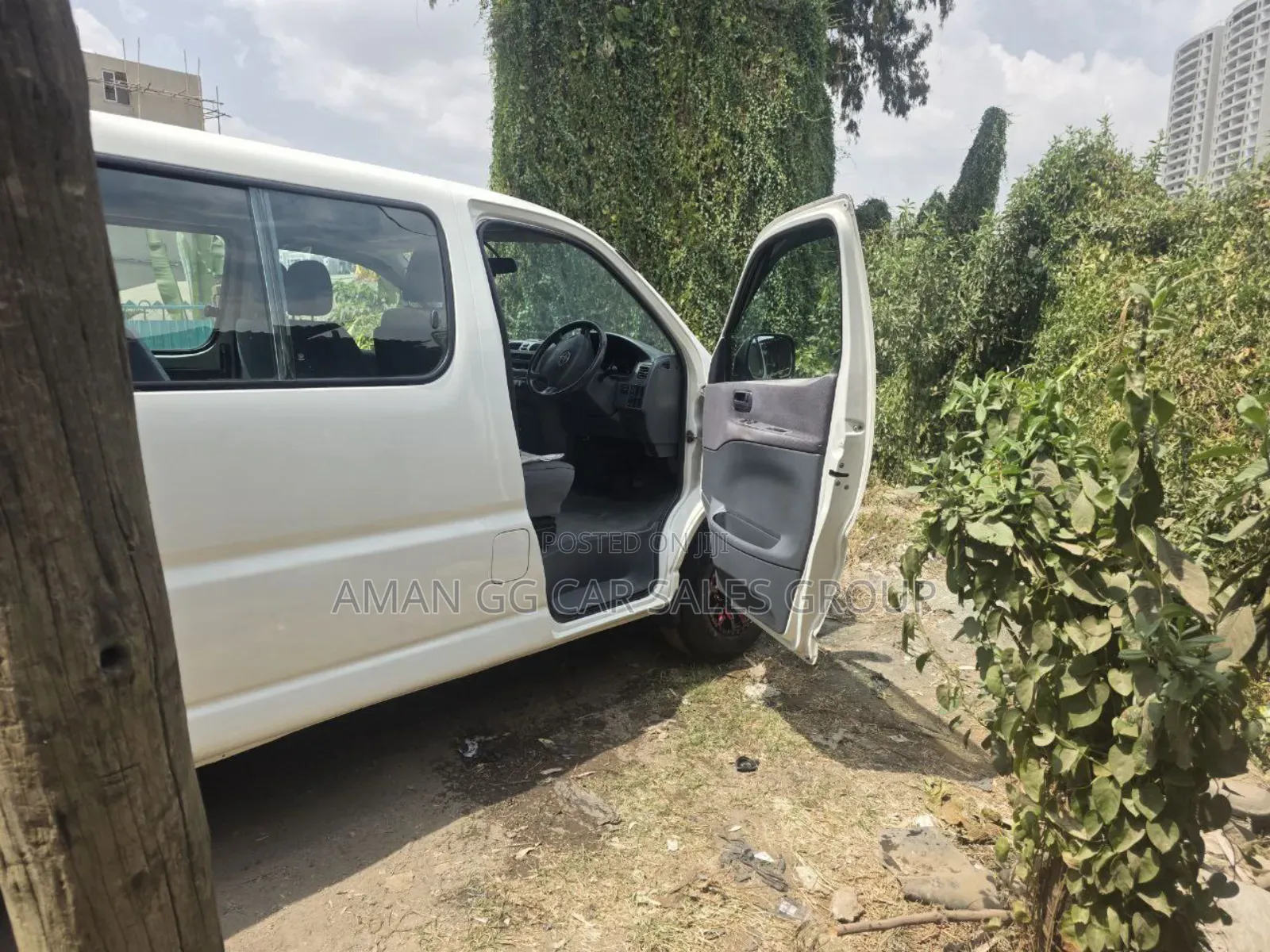 Toyota HiAce 2011 Yellow
