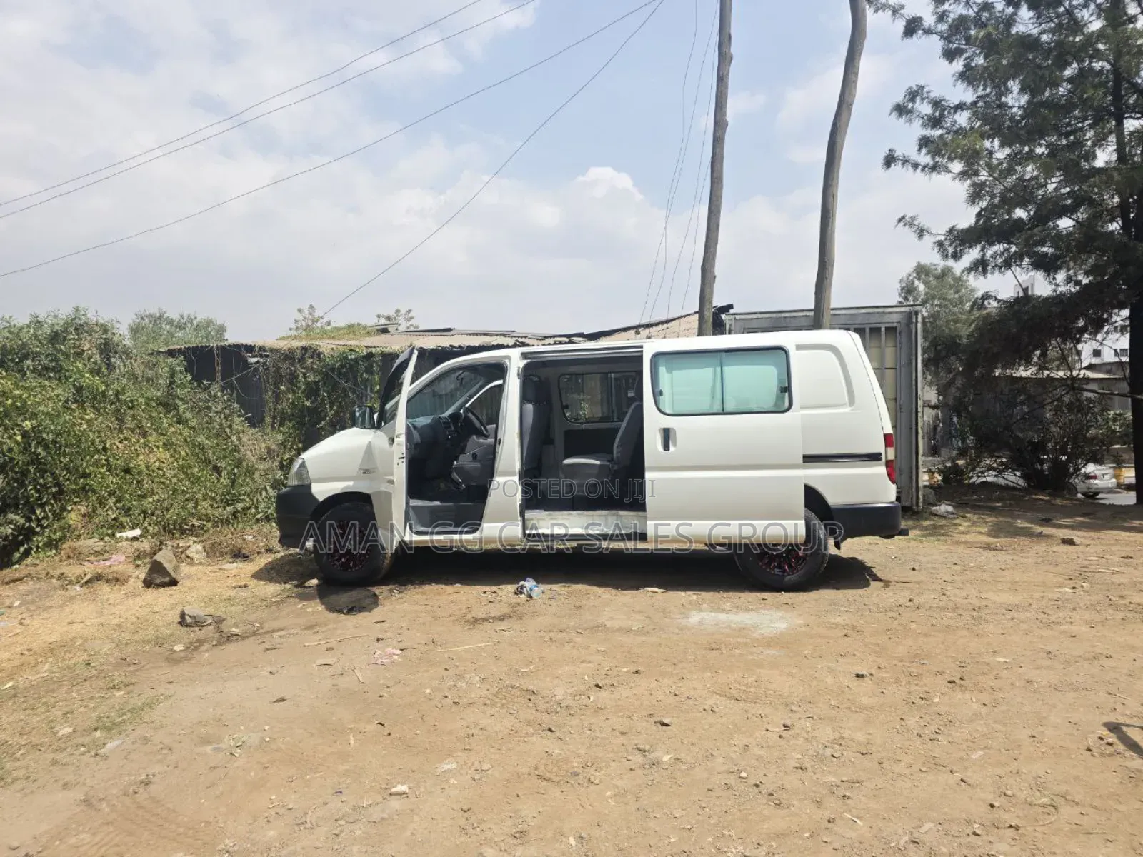 Toyota HiAce 2011 Yellow