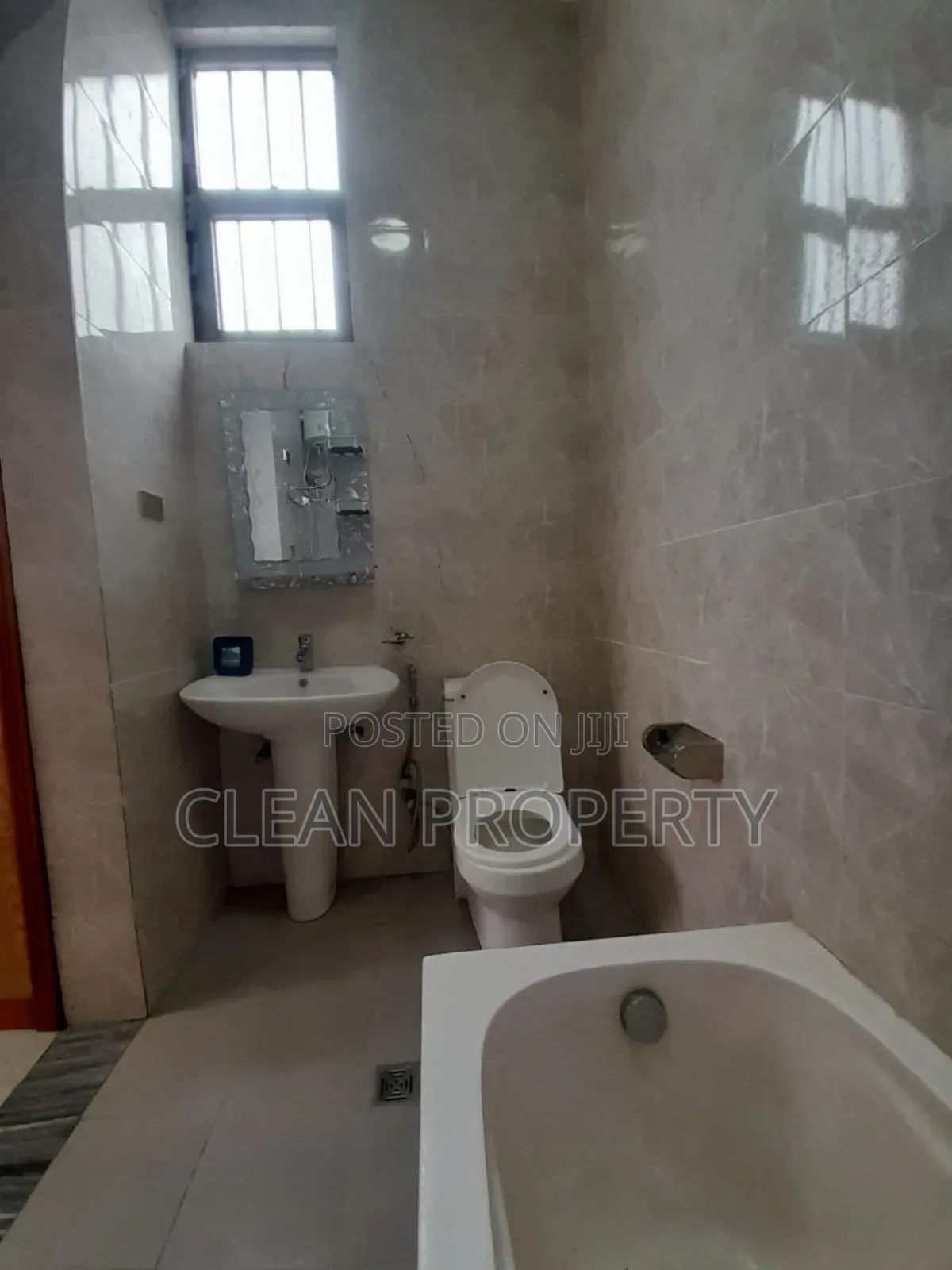 3bdrm House in Clean Property, Bole for rent