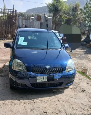 Toyota Vitz 2004 Blue
