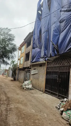 6bdrm House in Akaky Kaliti for sale