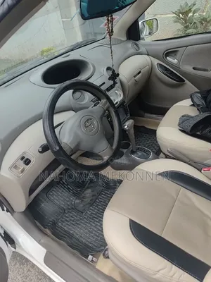 Toyota Platz 2005 Ivory