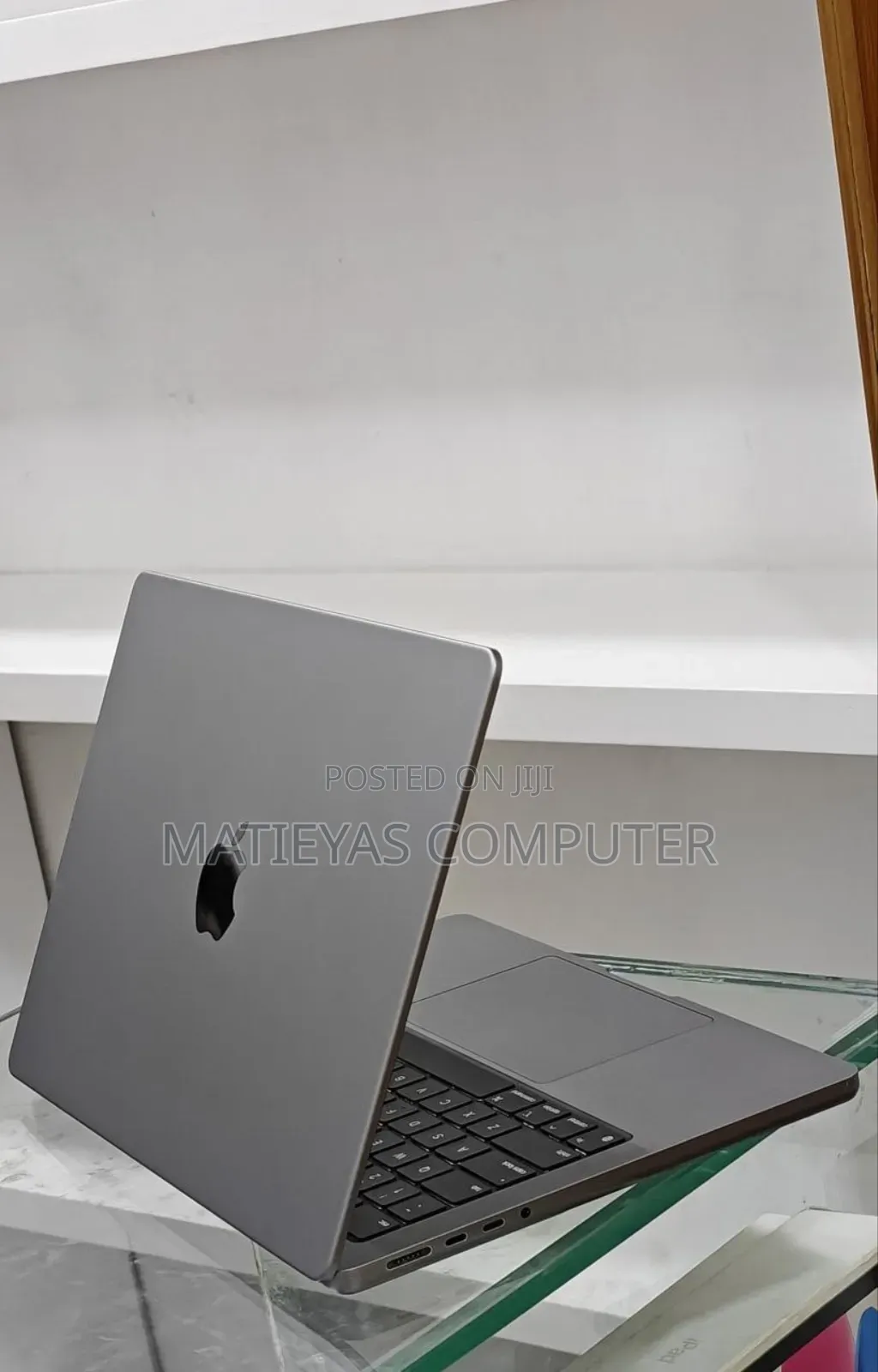 New Laptop Apple MacBook Pro 2023 M3 14-inch 8GB Apple M3 SSD 512GB