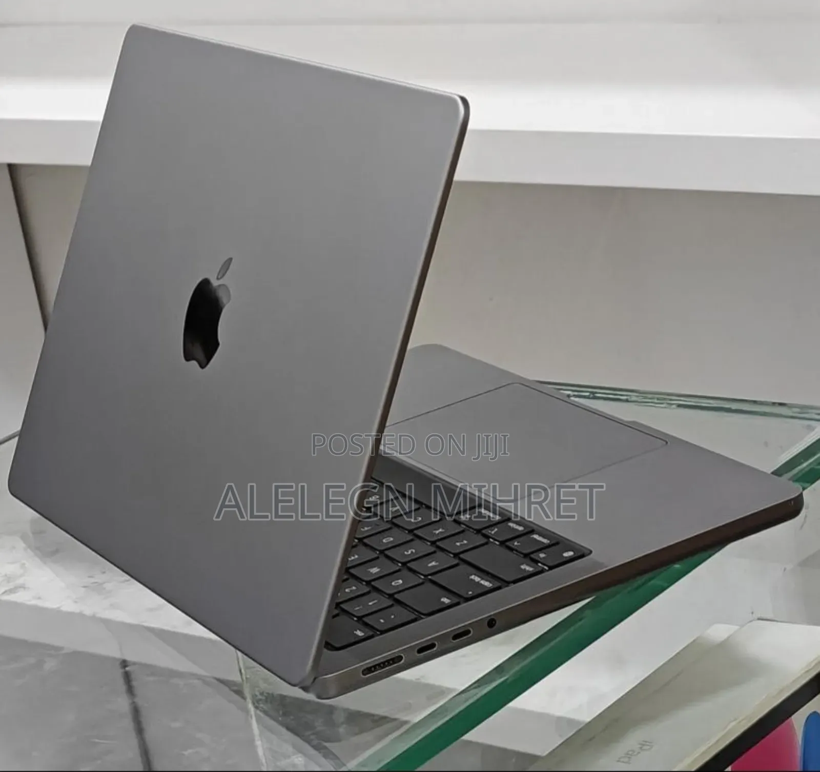 New Laptop Apple MacBook 8GB Apple M3 Pro SSD 512GB