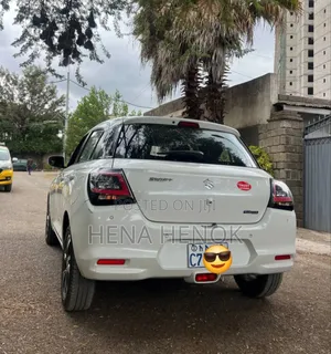 Suzuki Swift 2025 White