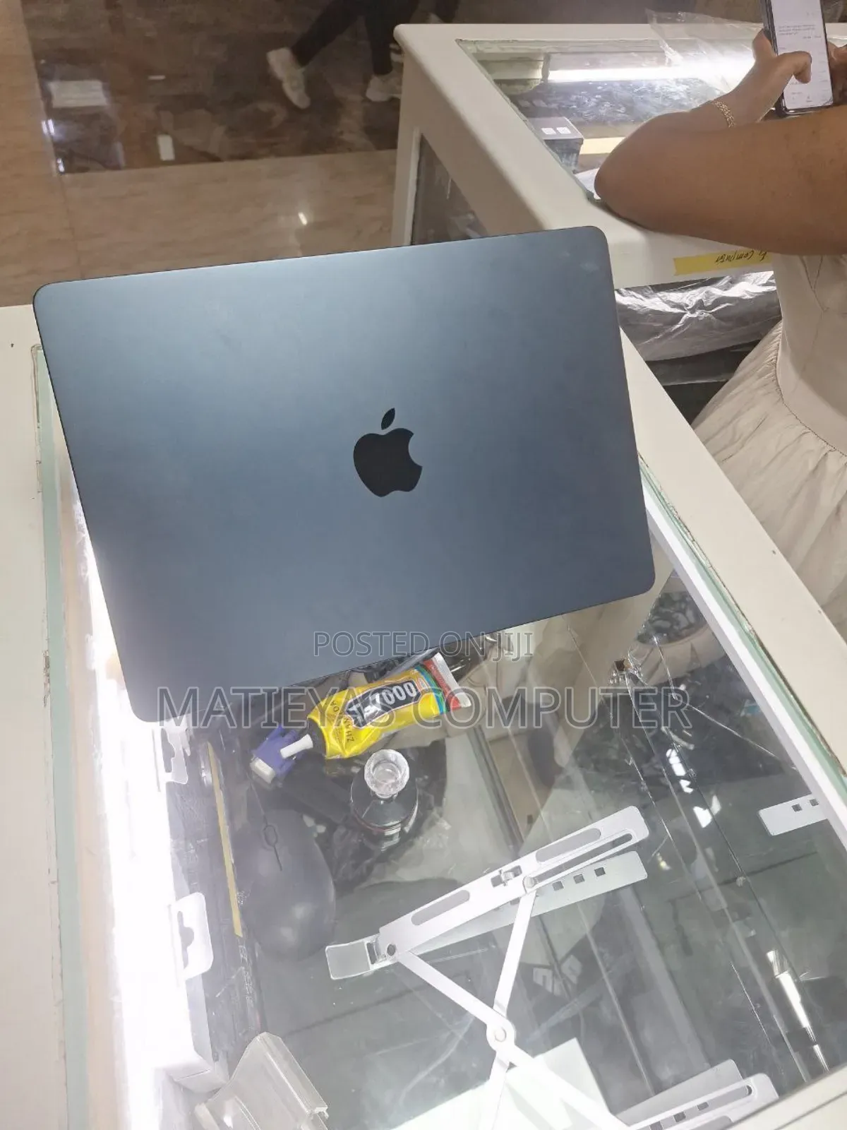 New Laptop Apple MacBook Air 2025 M4 13-inch 16GB Apple M4 SSD 256GB