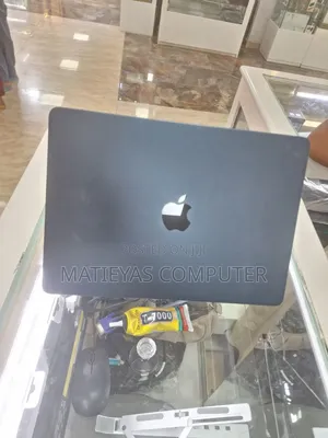 New Laptop Apple MacBook Air 2025 M4 13-inch 16GB Apple M4 SSD 256GB