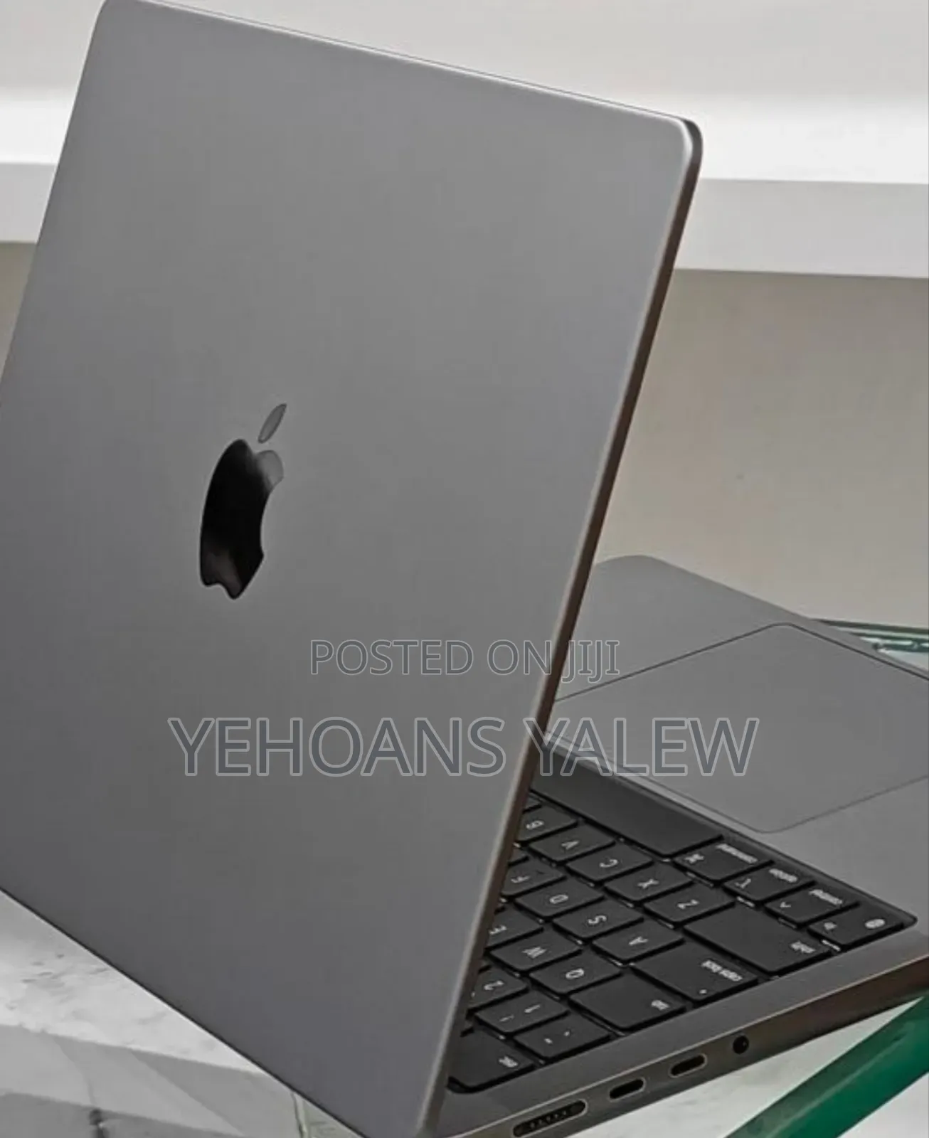 New Laptop Apple MacBook Pro 2024 M3 14-inch 8GB Apple M3 Pro SSD 512GB