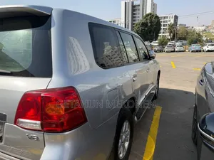 Toyota Land Cruiser 2016 Silver