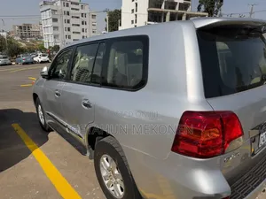 Toyota Land Cruiser 2016 Silver