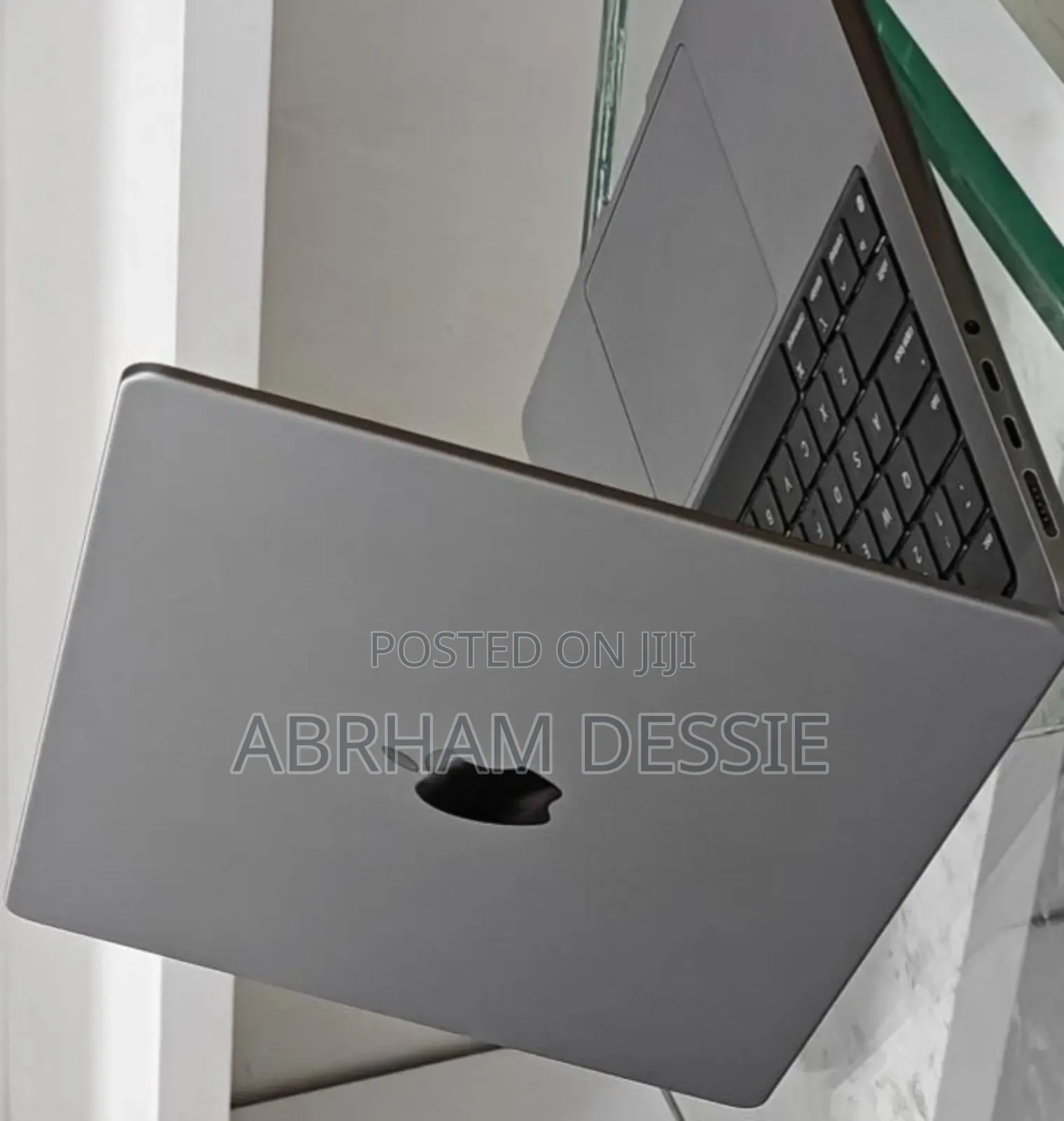 New Laptop Apple MacBook Pro 2023 M3 14-inch 8GB Apple M3 SSD 512GB