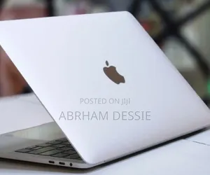 New Laptop Apple MacBook Pro 2018 8GB Intel Core i5 SSD 256GB