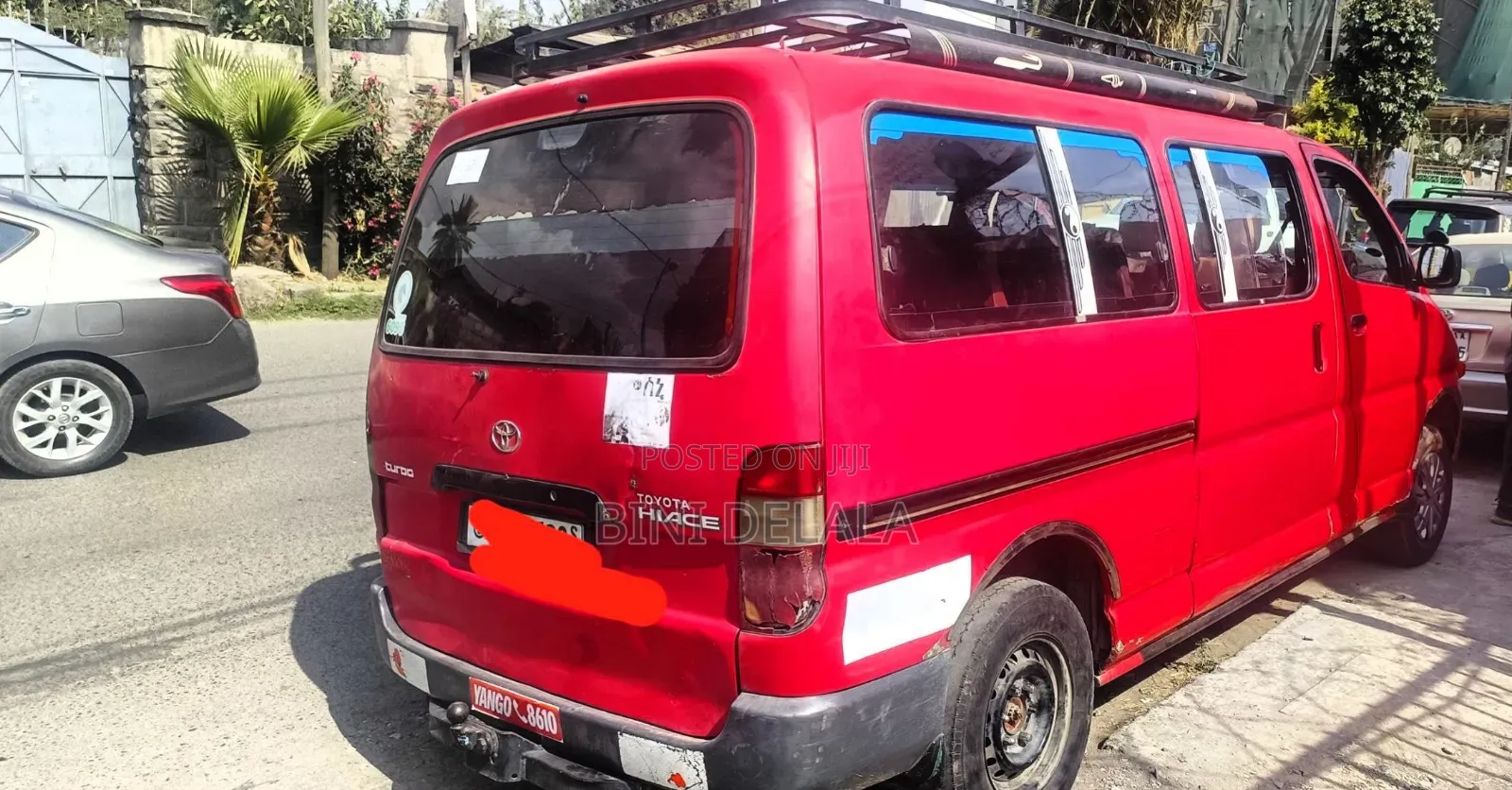 Toyota HiAce 2000 Red